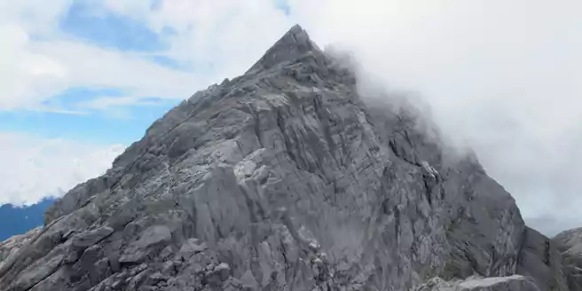 Gunung Tertinggi Ke 3 Di Indonesia Puncak Mandala