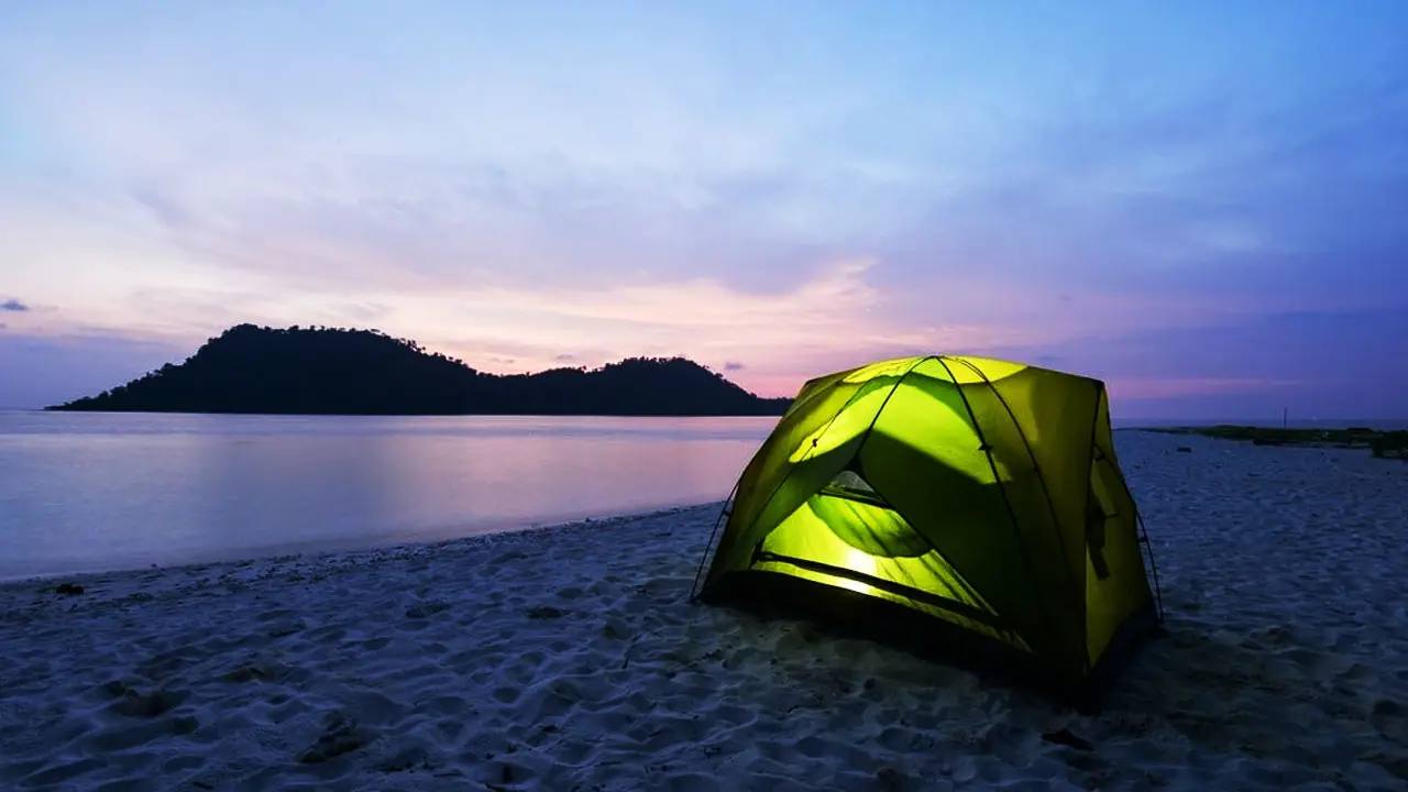 Spot Camping Terbaik Di Pantai Pacitan