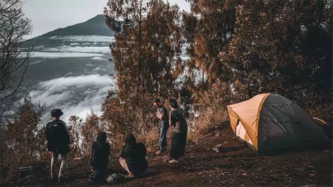 Tempat Camping Di Malang Latar Ombo Gunung Panderman