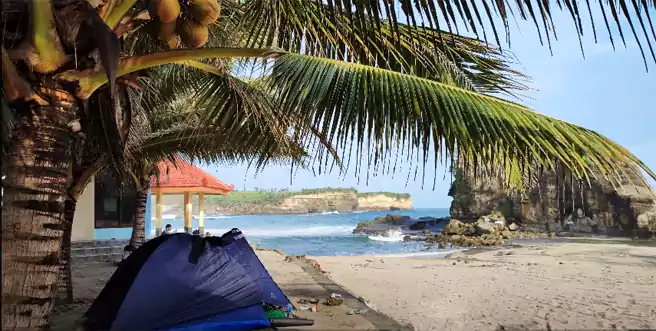 Tempat Camping Di Pantai Pacitan Pantai Klayar