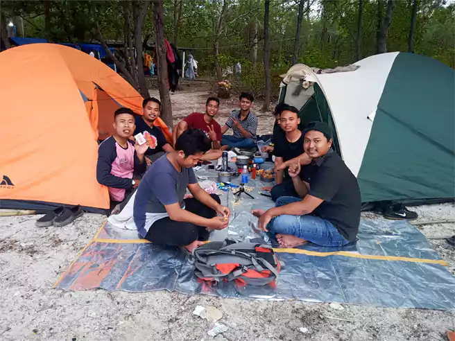 Area Camping Di Pantai Kartini Jepara