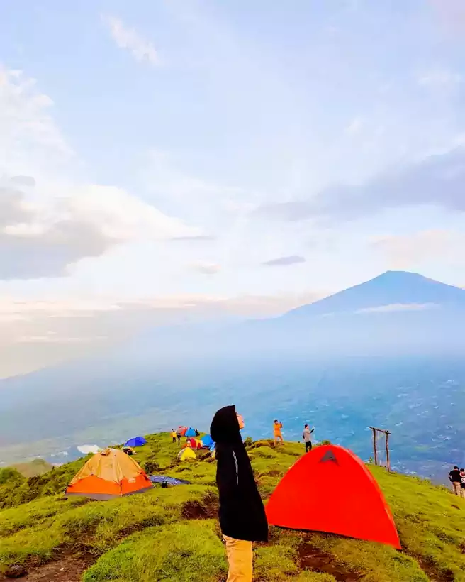 Tempat Camping Di Indonesia Bukit Pergasingan