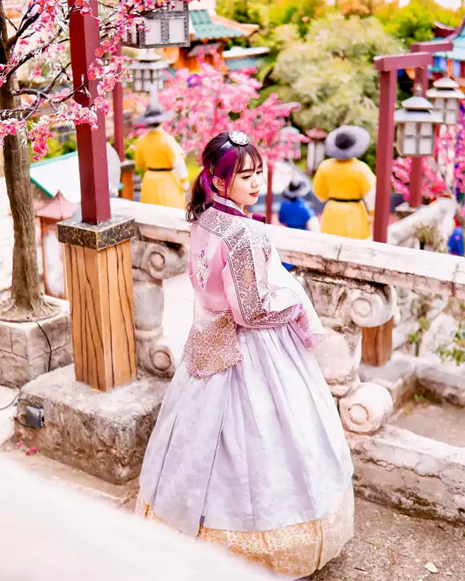 Jatim Park 3 Foto Dengan Busana Kerajaan Goryeo Dengan Gaya Tradisional Korea