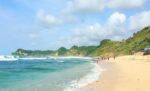 10 Wisata Pantai Terbaik di Jawa Tengah yang Lagi Hits (2023)