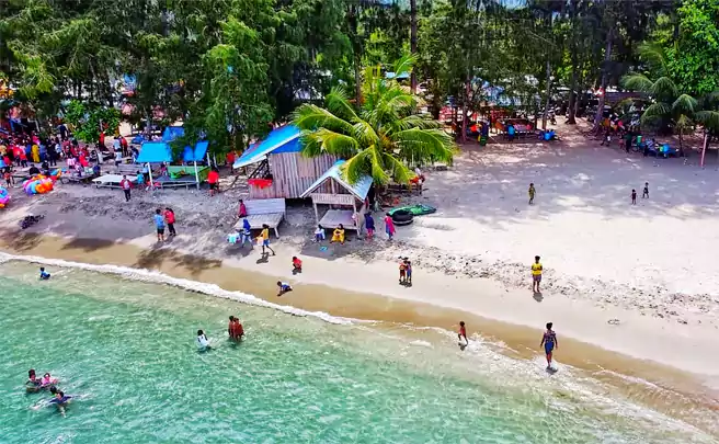 Keindahan Pantai Hamadi Jayapura Papua