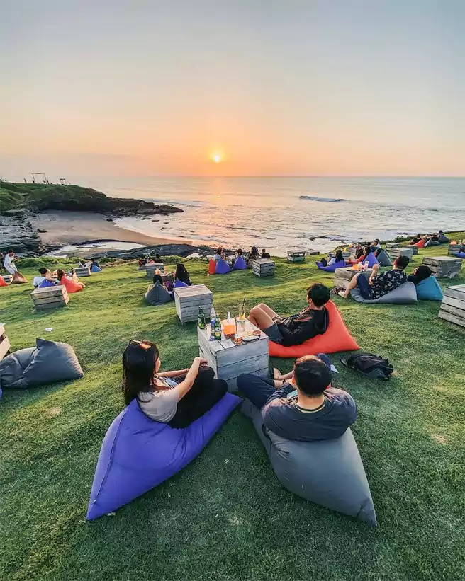 Keindahan Panorama Sunset Di Pantai Kedungu Bali