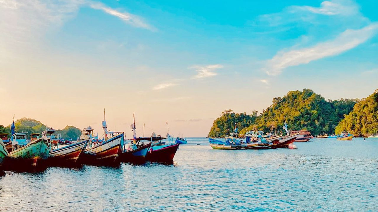 Review Pantai Sendangbiru Lokasi, Harga Tiket Masuk, Foto Dan Kelebihannya