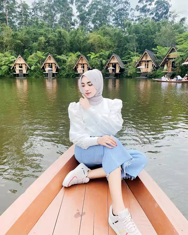 Spot Foto Cantik Di Atas Perahu, Dusun Bambu