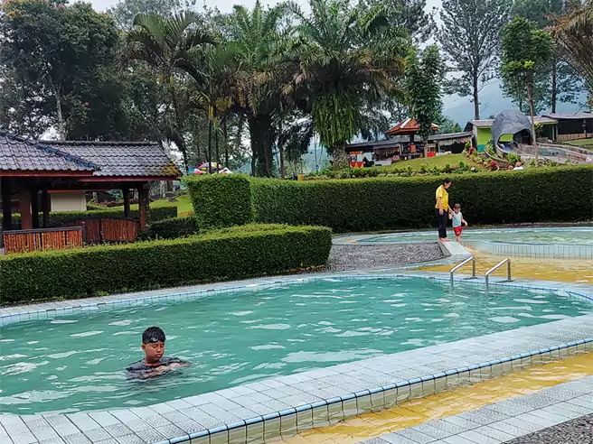 Arena Kolam Renang Di Agrowisata Gunung Mas Bogor