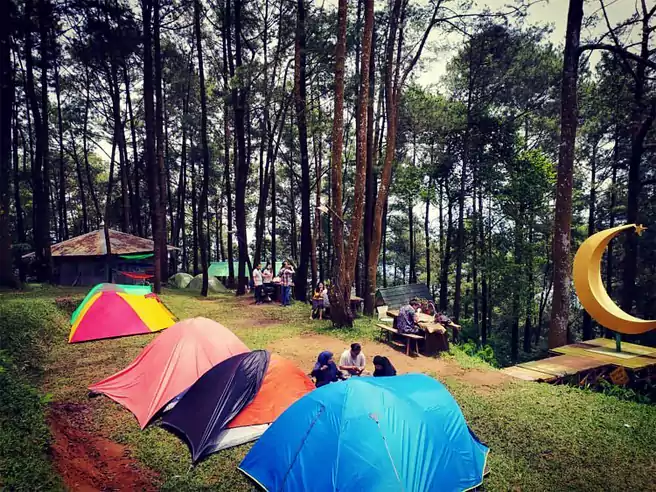 Suasana Puncak Langit Camping Ground Di Sore Hari