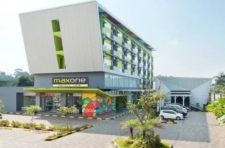 Maxone Hotels At Bounty Sukabumi